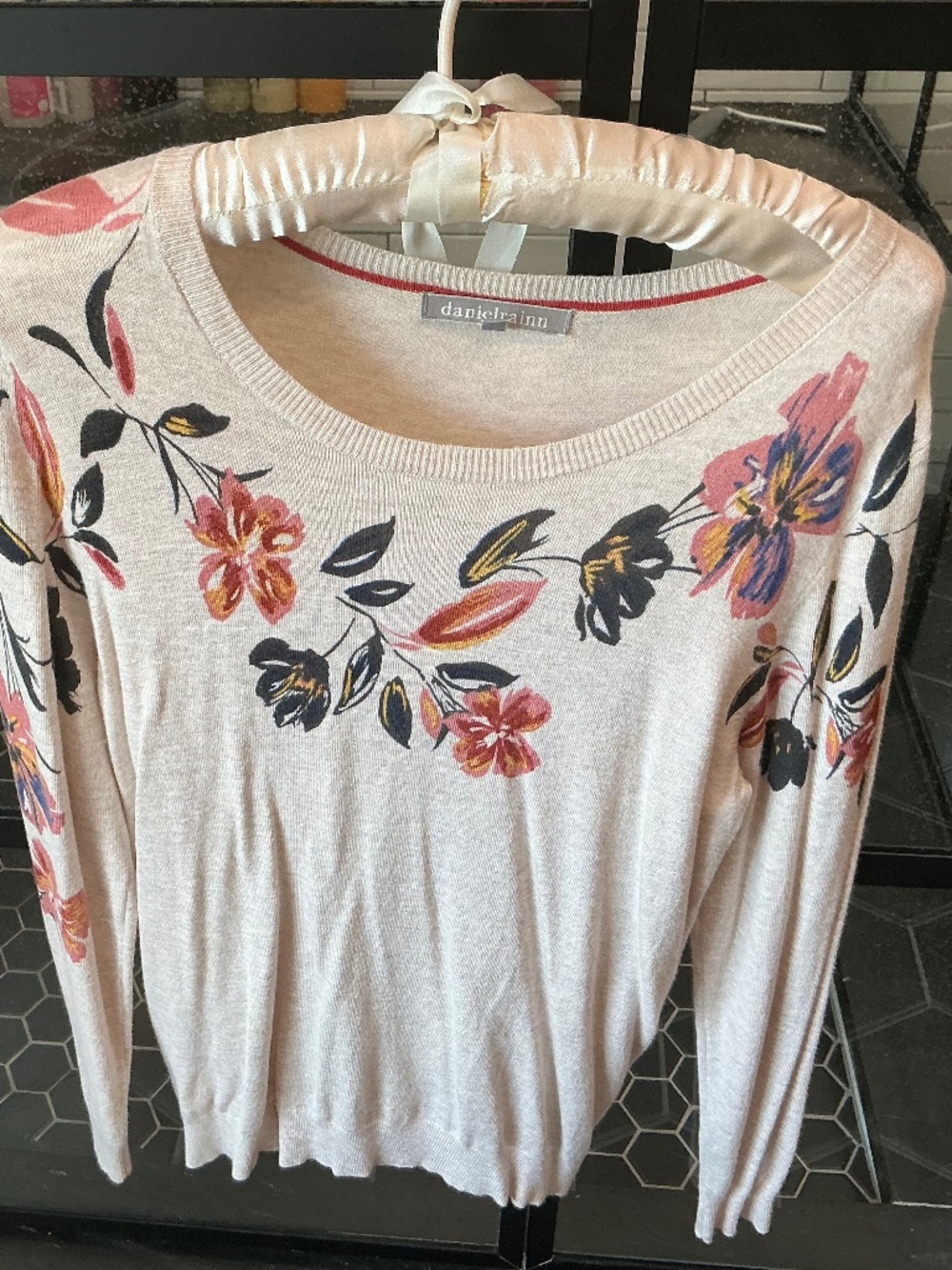 Feminine scoopneck sweater